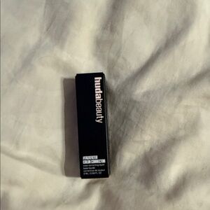 Mini HUDA BEAUTY Black Color Corrector in peach *final sale*